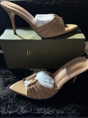 New in box iiimmu Nude Pleated Pointed-Toe Heels